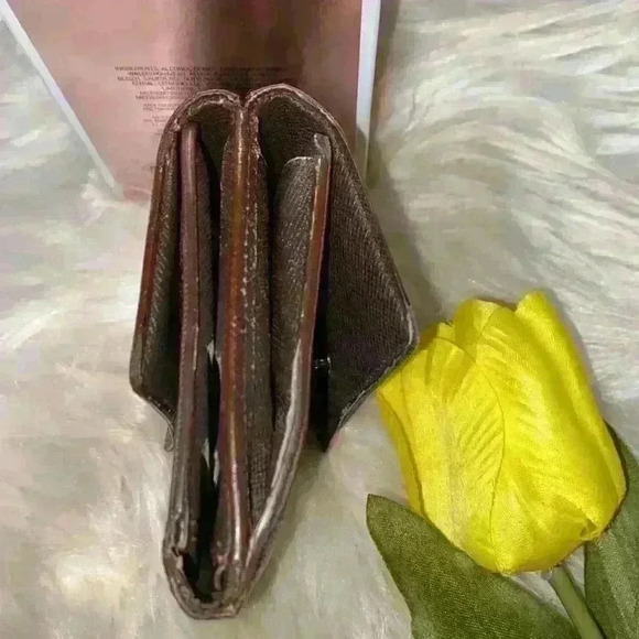 Louis Vuitton Damier Ebene wallet - Picture 2 of 8